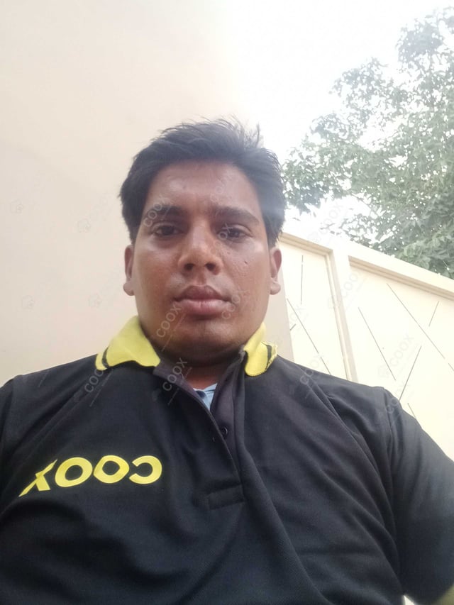 Chef from COOX at bookings. Professional cooks chefs at home