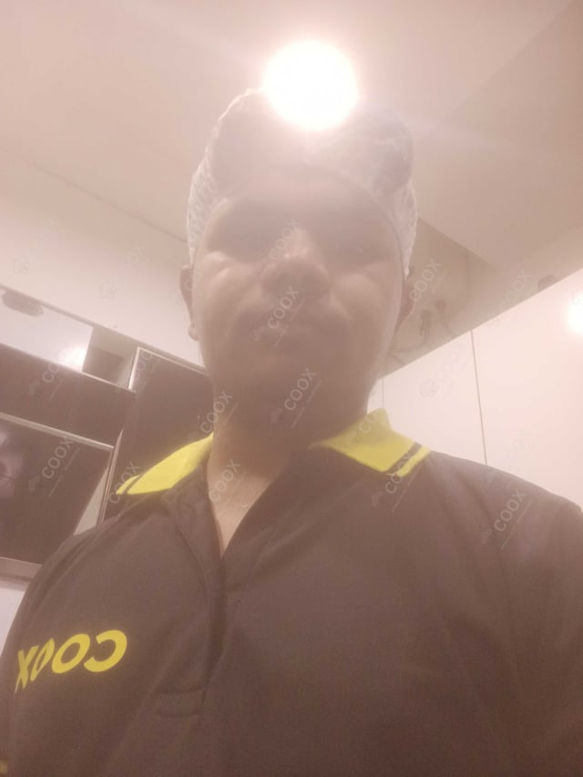 Chef from COOX at bookings. Professional cooks chefs at home