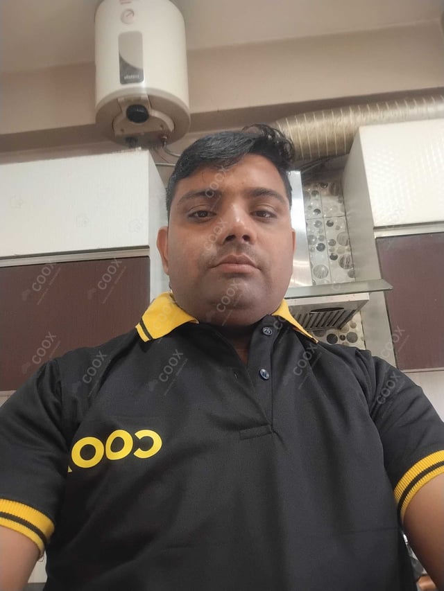 Chef from COOX at bookings. Professional cooks chefs at home