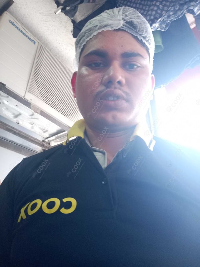 Chef from COOX at bookings. Professional cooks chefs at home