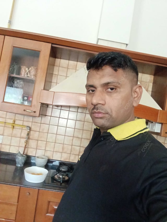 Chef from COOX at bookings. Professional cooks chefs at home
