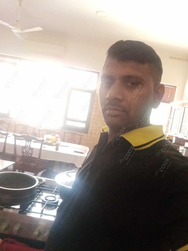 Chef from COOX at bookings. Professional cooks chefs at home