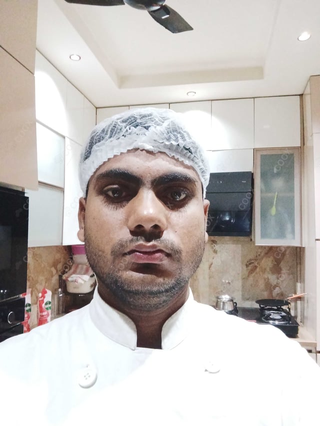 Chef from COOX at bookings. Professional cooks chefs at home