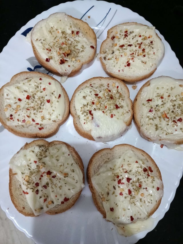 Delicious Garlic Bread with Cheese prepared by COOX