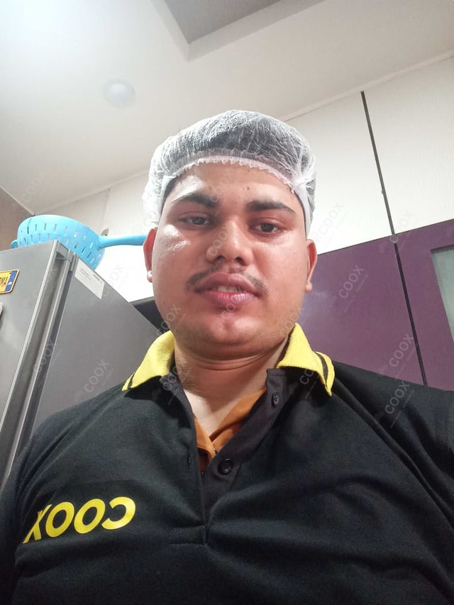 Chef from COOX at bookings. Professional cooks chefs at home