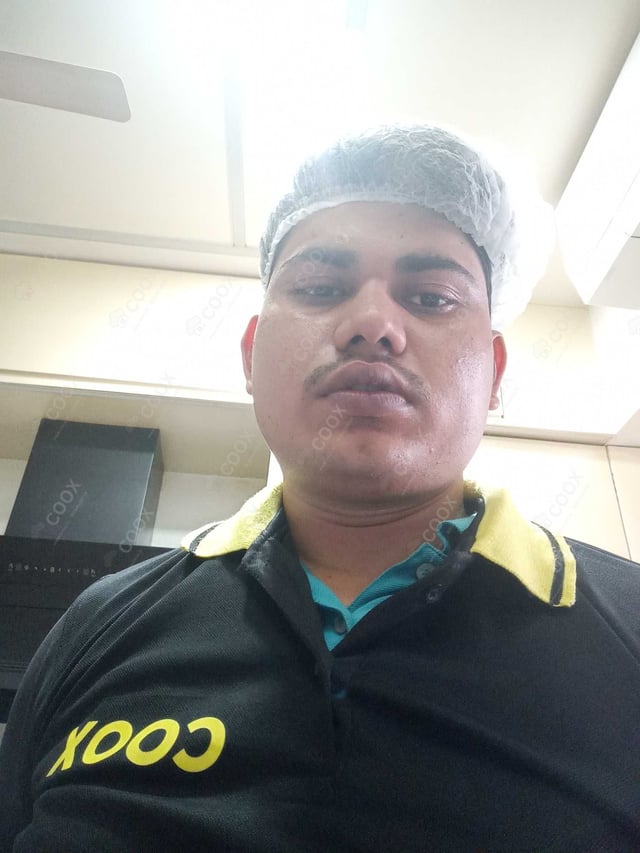 Chef from COOX at bookings. Professional cooks chefs at home