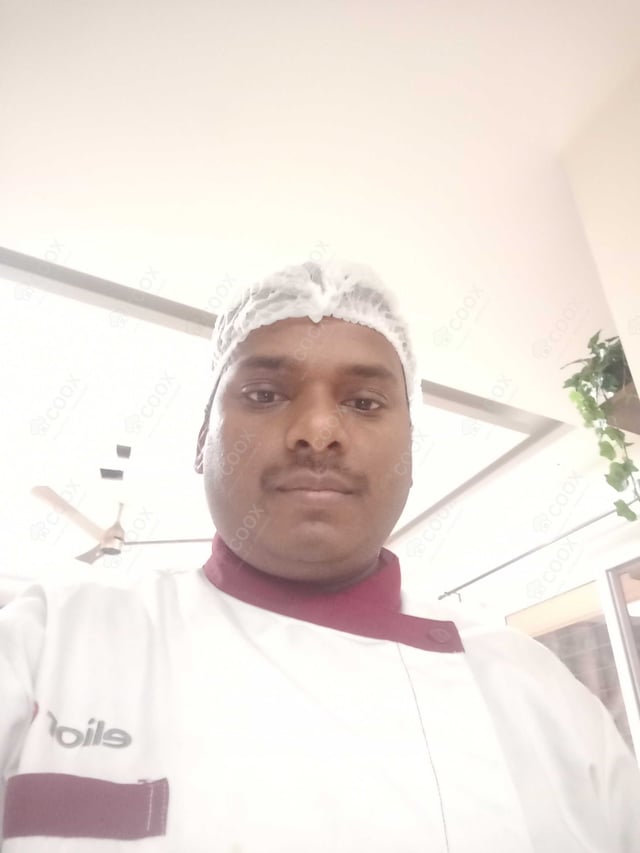 Chef from COOX at bookings. Professional cooks chefs at home