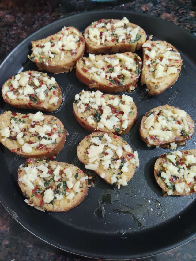 Delicious Garlic Bread with Cheese prepared by COOX
