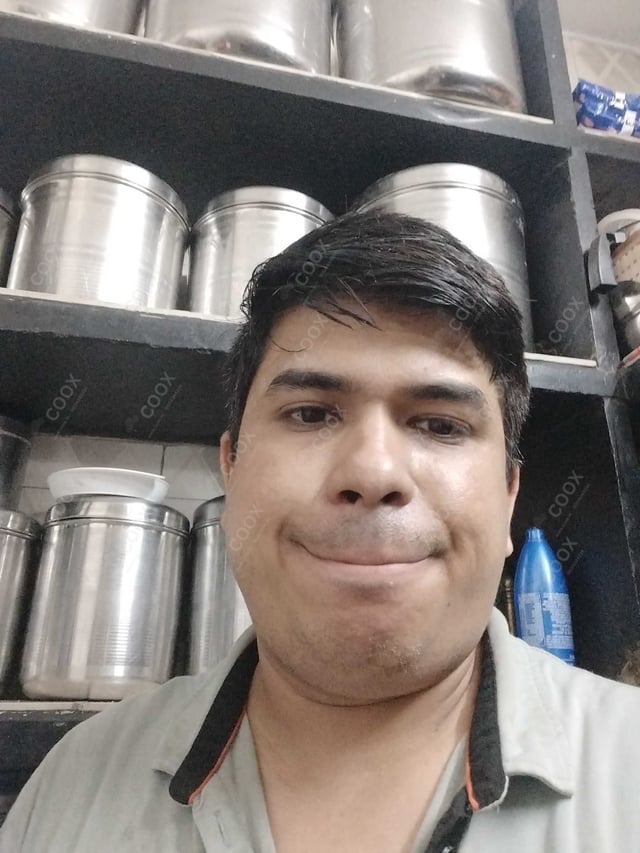 Chef from COOX at bookings. Professional cooks chefs at home