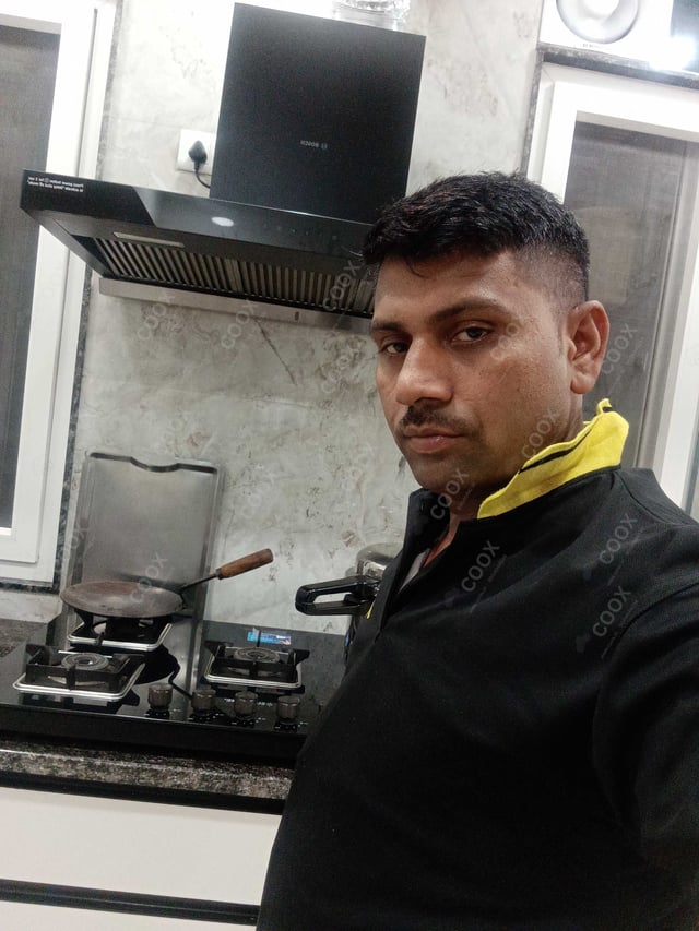 Chef from COOX at bookings. Professional cooks chefs at home