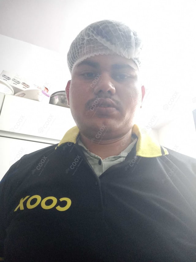 Chef from COOX at bookings. Professional cooks chefs at home