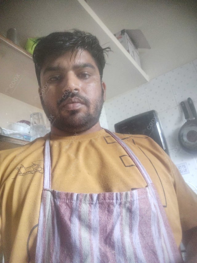 Chef from COOX at bookings. Professional cooks chefs at home