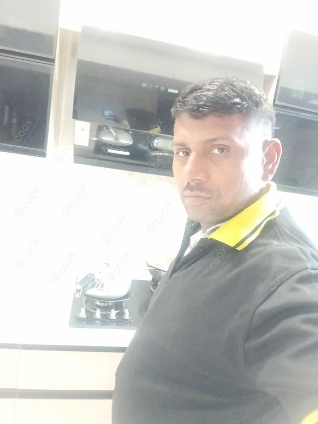 Chef from COOX at bookings. Professional cooks chefs at home