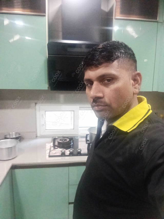 Chef from COOX at bookings. Professional cooks chefs at home