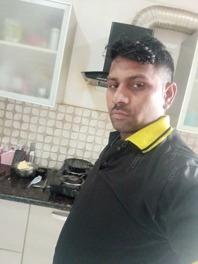 Chef from COOX at bookings. Professional cooks chefs at home