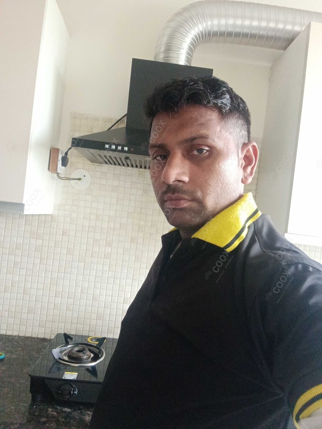 Chef from COOX at bookings. Professional cooks chefs at home