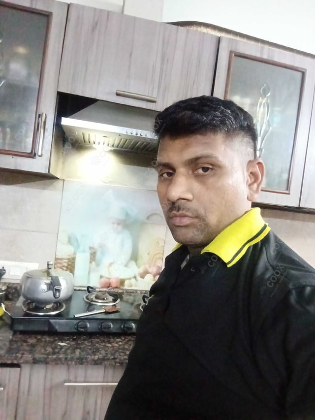 Chef from COOX at bookings. Professional cooks chefs at home