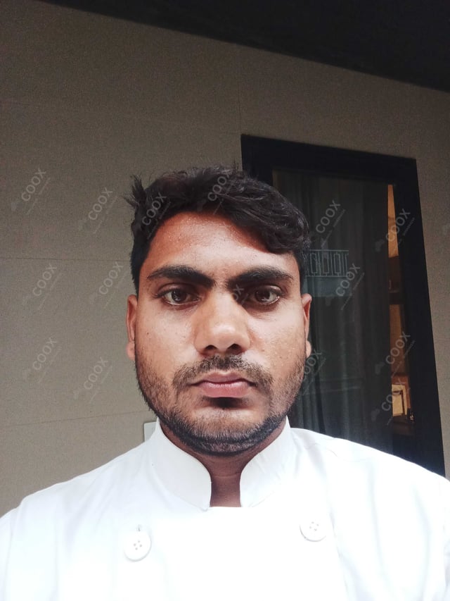 Chef from COOX at bookings. Professional cooks chefs at home