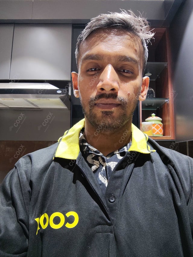 Chef from COOX at bookings. Professional cooks chefs at home