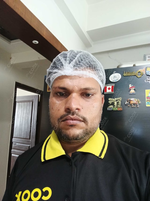 Chef from COOX at bookings. Professional cooks chefs at home