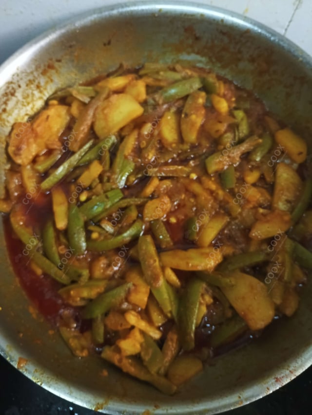 Delicious Aloo Parwal prepared by COOX