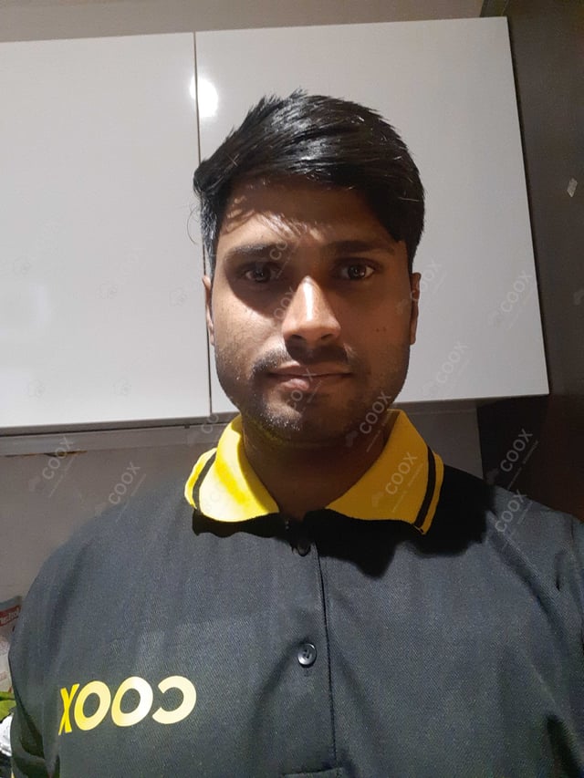 Chef from COOX at bookings. Professional cooks chefs at home