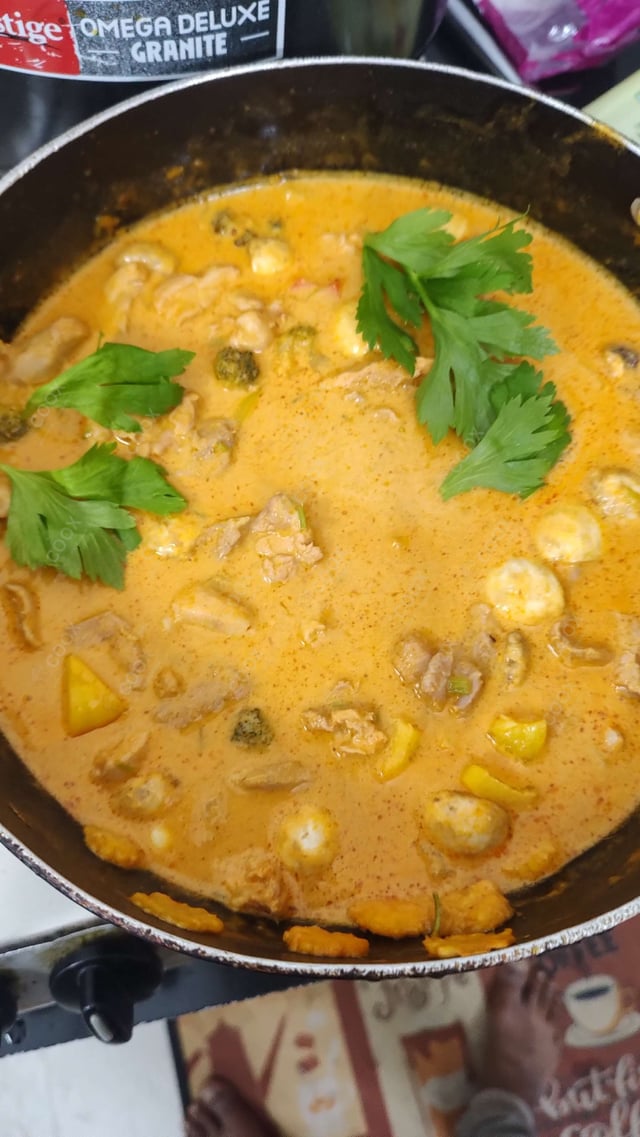 Delicious Red Thai Chicken Curry prepared by COOX