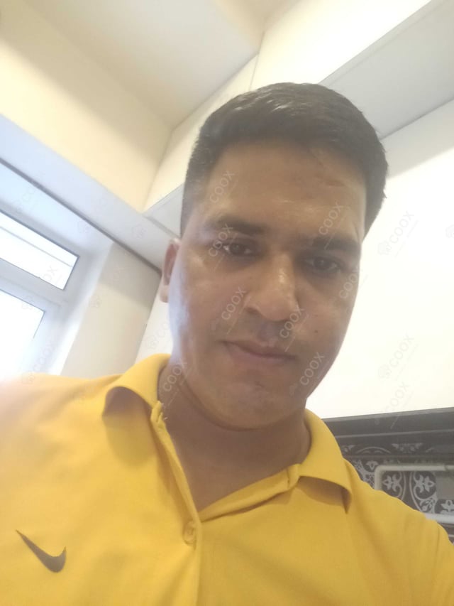 Chef from COOX at bookings. Professional cooks chefs at home