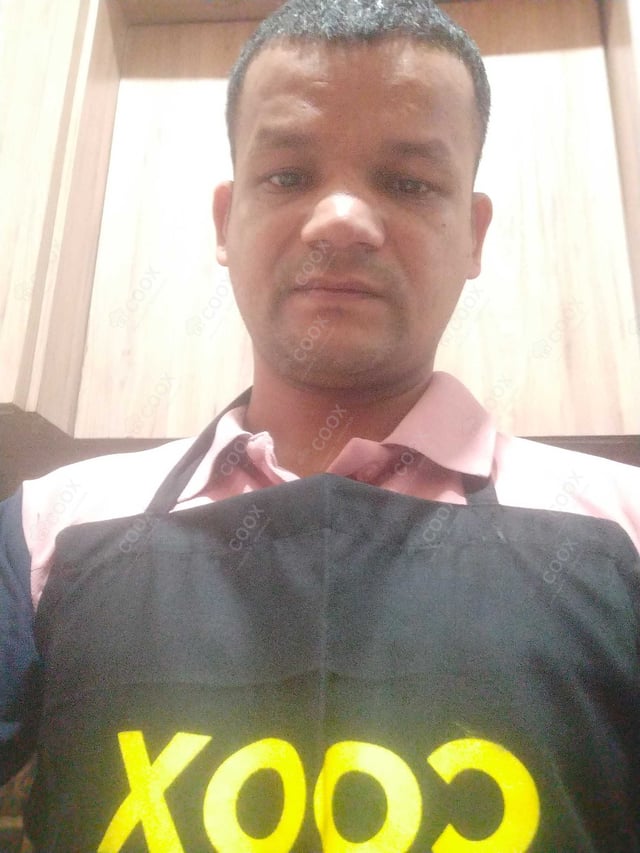 Chef from COOX at bookings. Professional cooks chefs at home