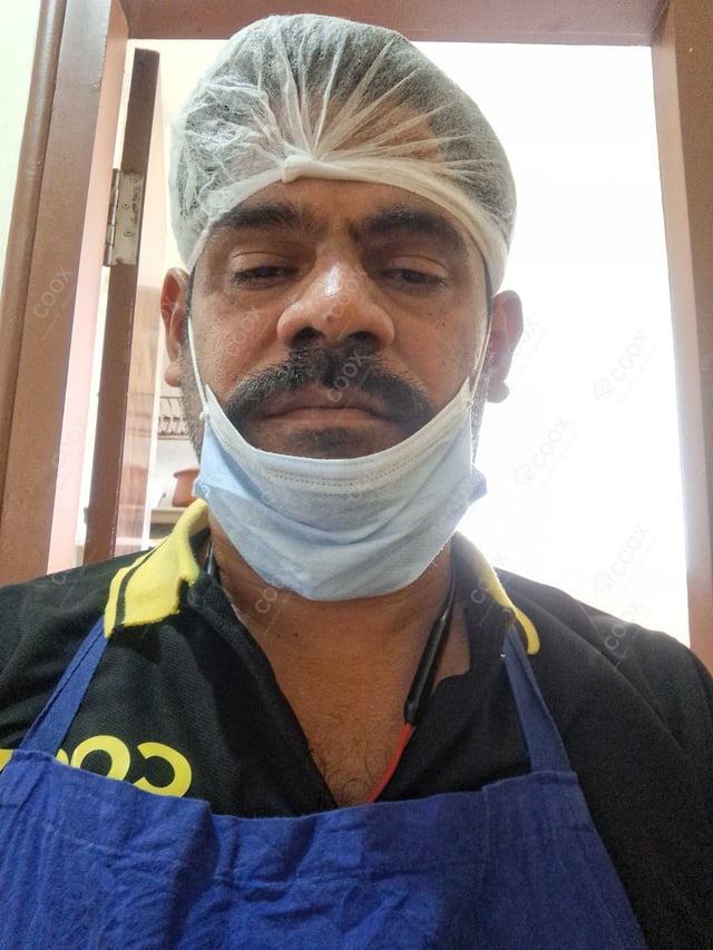 Chef from COOX at bookings. Professional cooks chefs at home