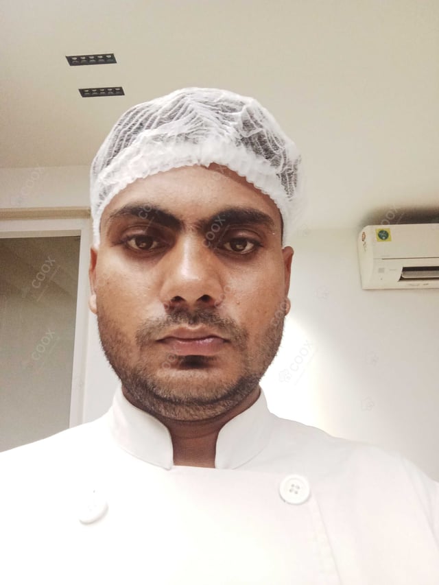 Chef from COOX at bookings. Professional cooks chefs at home