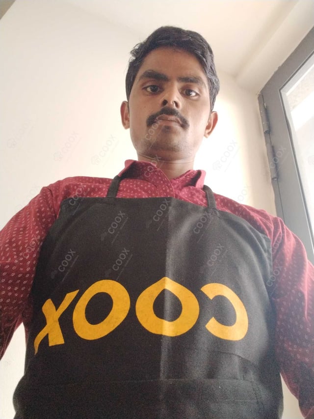 Chef from COOX at bookings. Professional cooks chefs at home