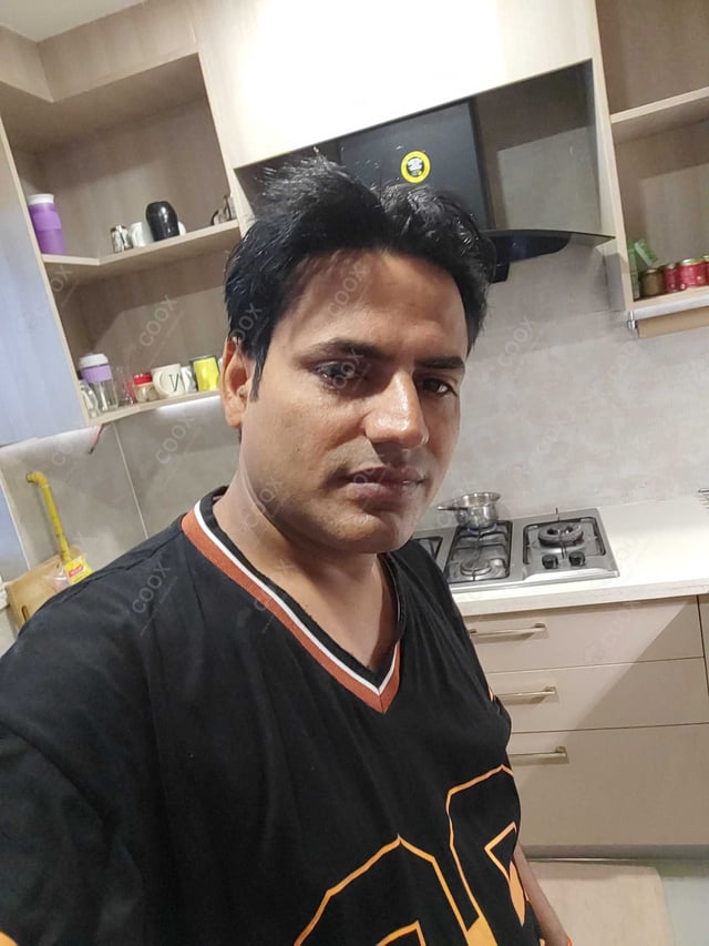 Chef from COOX at bookings. Professional cooks chefs at home