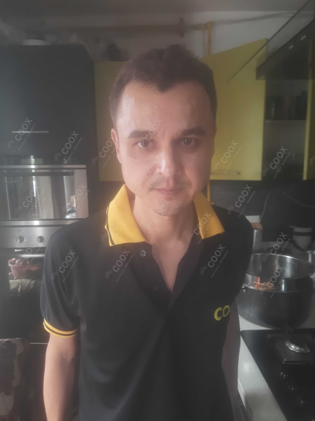 Chef from COOX at bookings. Professional cooks chefs at home