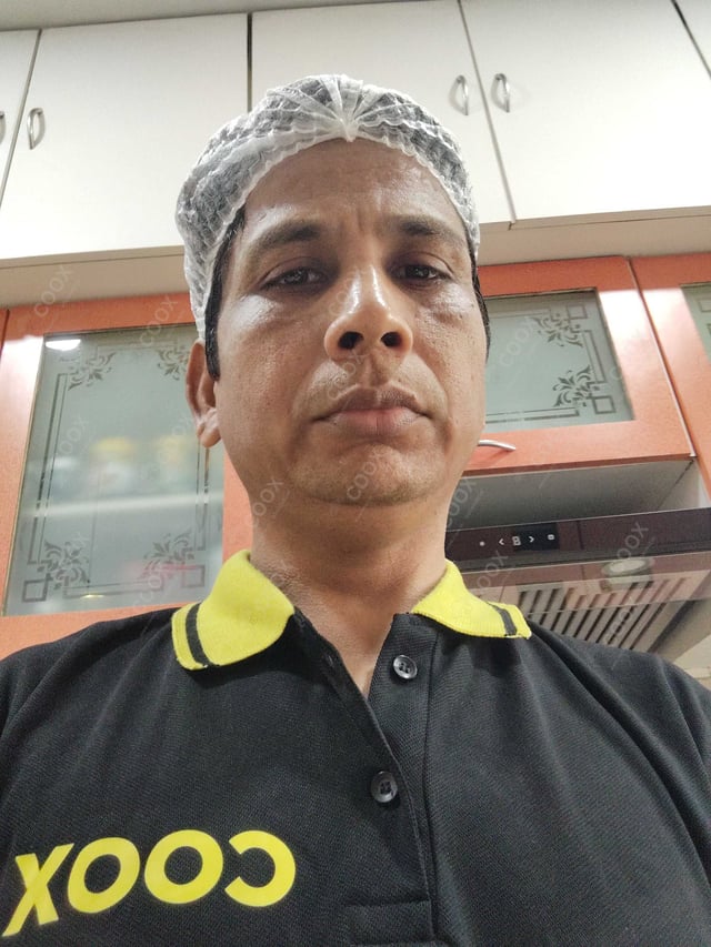Chef from COOX at bookings. Professional cooks chefs at home