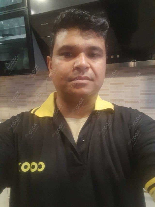 Chef from COOX at bookings. Professional cooks chefs at home