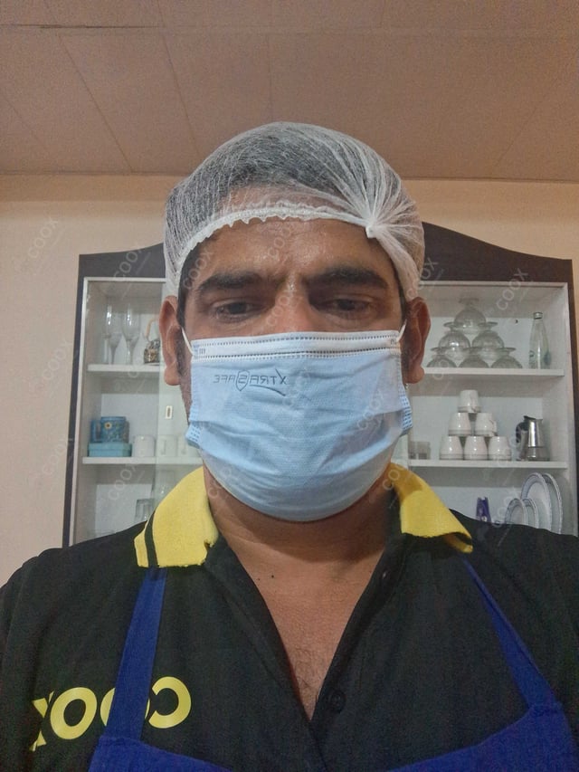 Chef from COOX at bookings. Professional cooks chefs at home