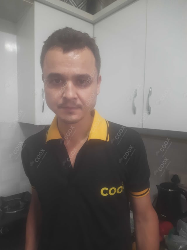 Chef from COOX at bookings. Professional cooks chefs at home