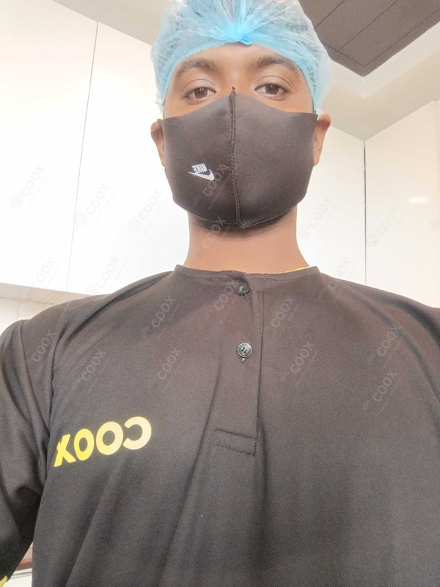 Chef from COOX at bookings. Professional cooks chefs at home