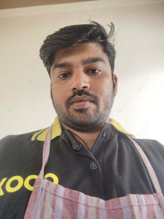 Chef from COOX at bookings. Professional cooks chefs at home