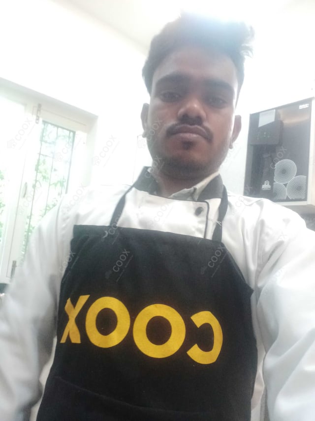 Chef from COOX at bookings. Professional cooks chefs at home