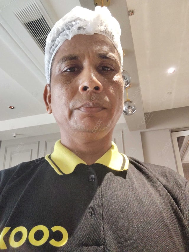 Chef from COOX at bookings. Professional cooks chefs at home