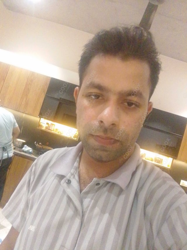 Chef from COOX at bookings. Professional cooks chefs at home