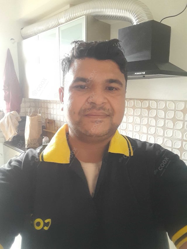 Chef from COOX at bookings. Professional cooks chefs at home