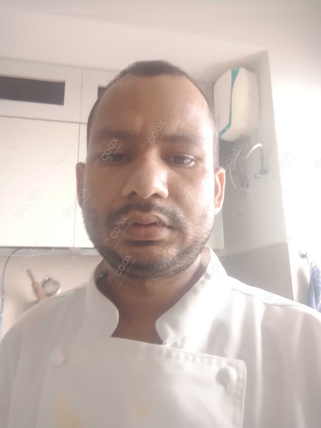 Chef from COOX at bookings. Professional cooks chefs at home