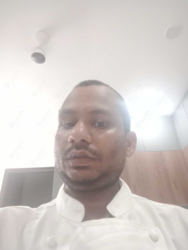 Chef from COOX at bookings. Professional cooks chefs at home