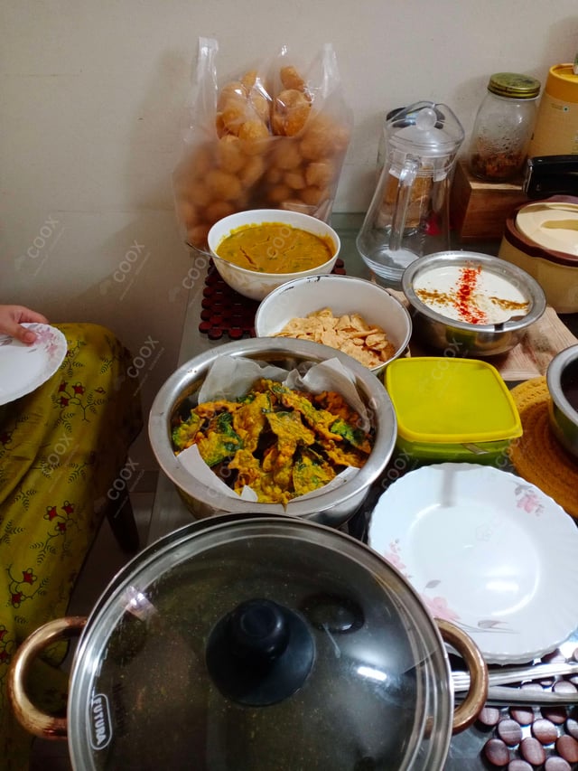 Delicious Gol Gappe (Pani Puri) prepared by COOX