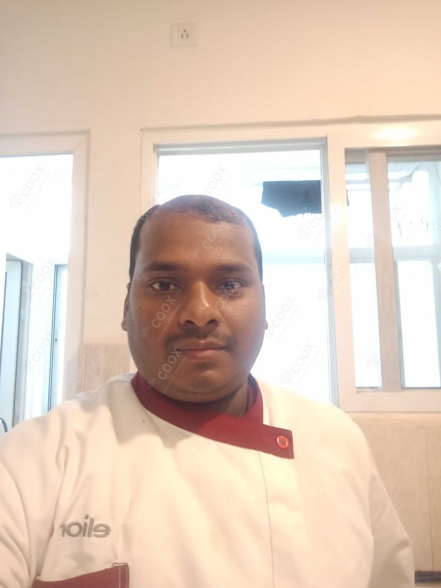 Chef from COOX at bookings. Professional cooks chefs at home