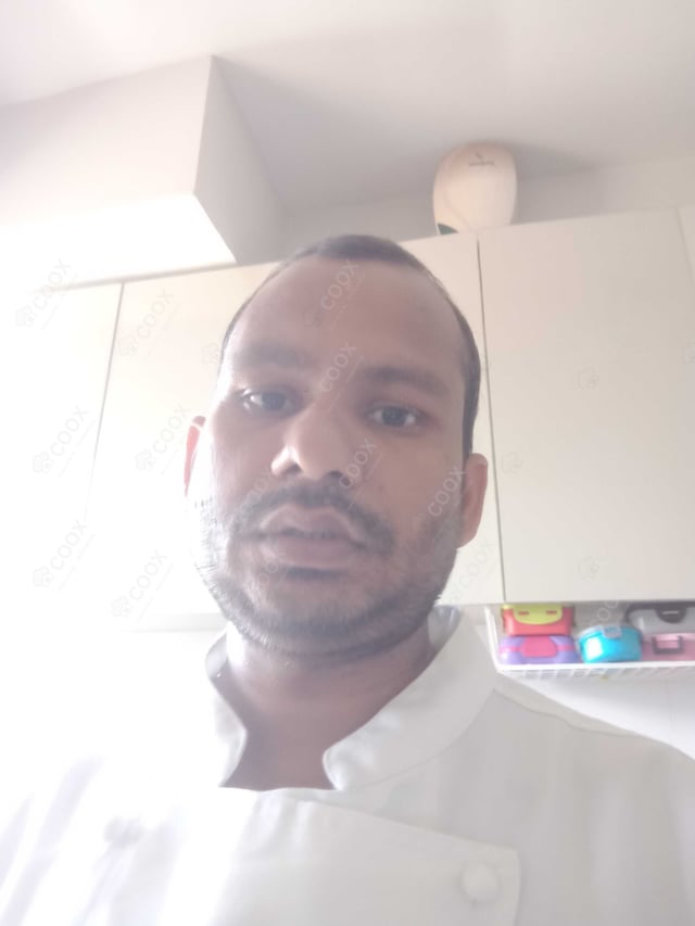 Chef from COOX at bookings. Professional cooks chefs at home