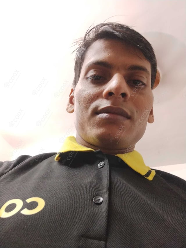 Chef from COOX at bookings. Professional cooks chefs at home